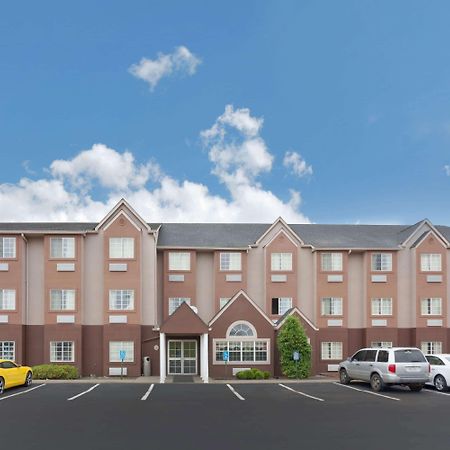 Microtel Inn & Suites By Wyndham Брендън Екстериор снимка